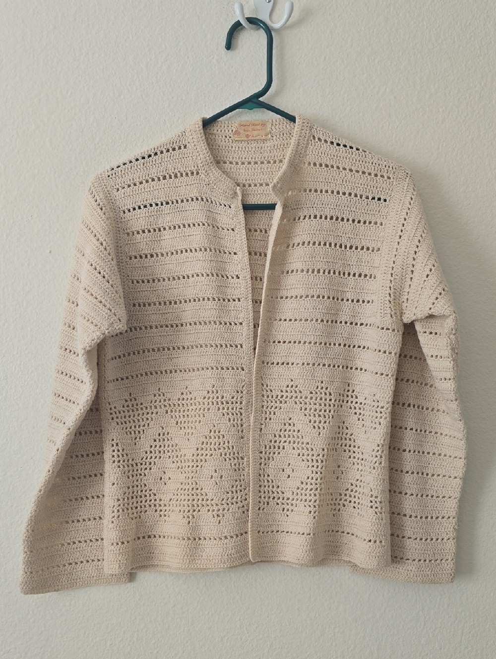 Buttonless Openwork Knit Cardigan in Cream Fits Small